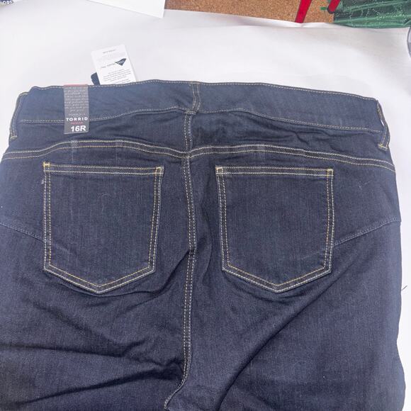 Torrid Premium Denim Blue Jeans NEW Bombshell Skinny 16R Pus Size 5 Pocket - Picture 4 of 9